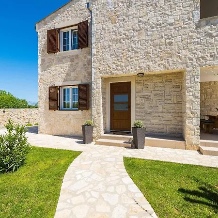 Villa St Vid 2 *